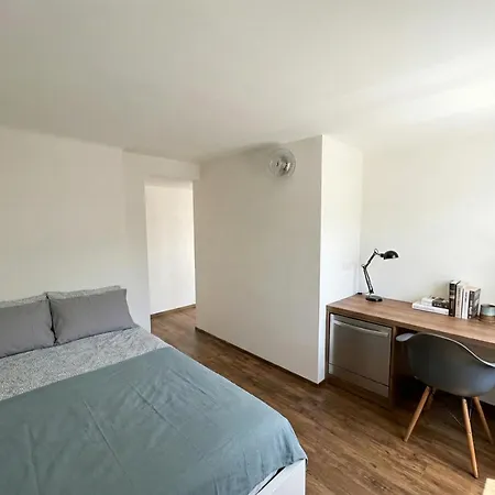 Riverfront Hostal
